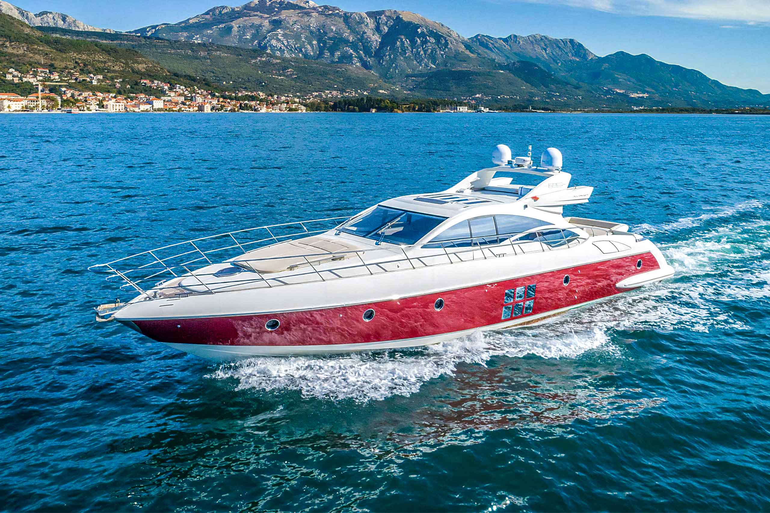 Charter Azimut 68S Yacht