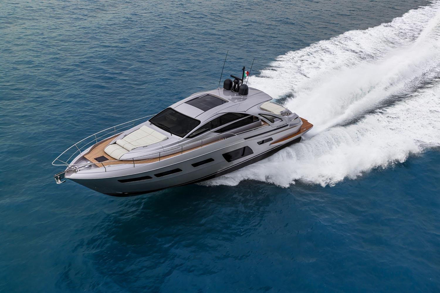 Yacht Charter Pershing 7X
