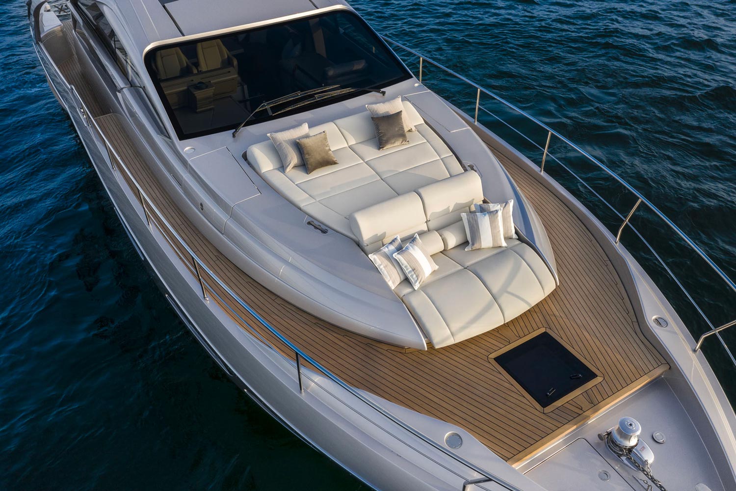 Yacht Charter Pershing 7X