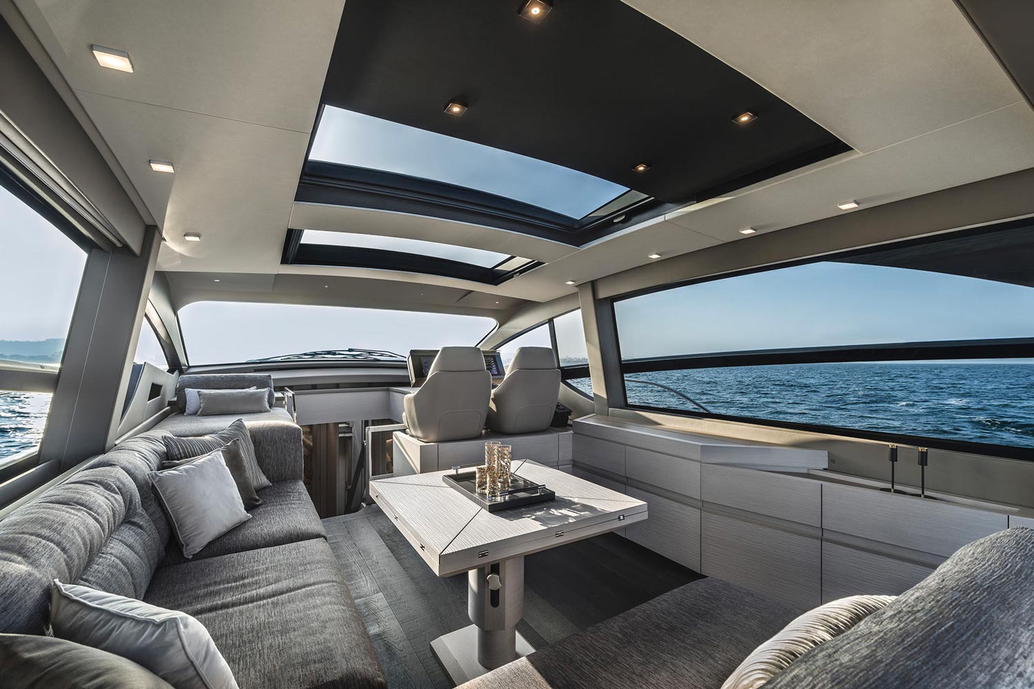 Yacht Charter Pershing 7X