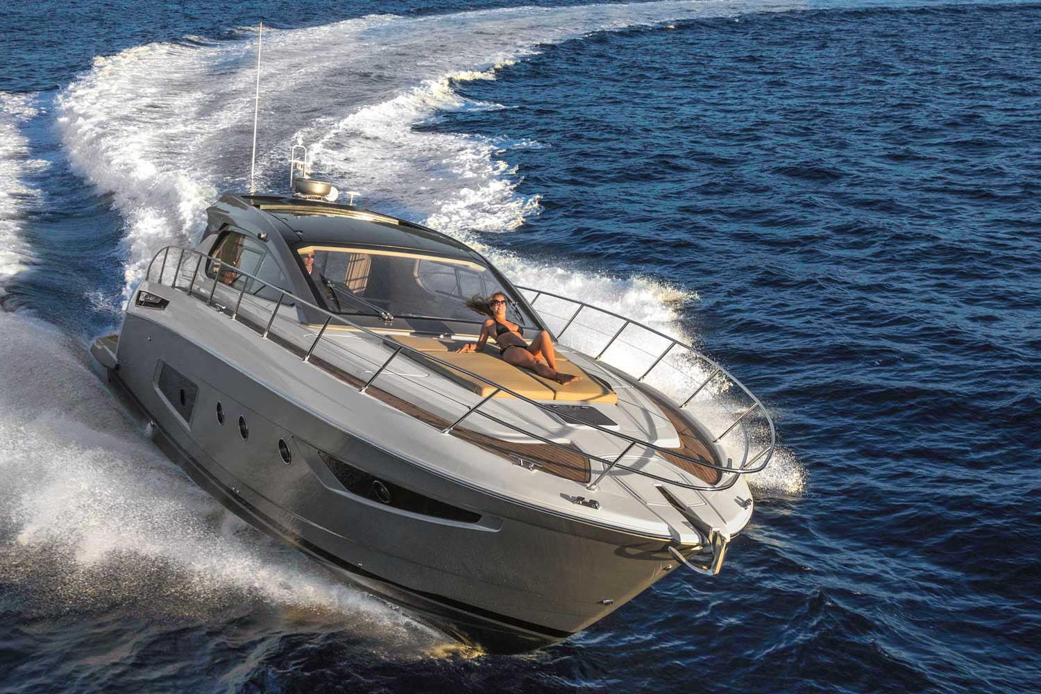 Yacht Charter Azimut Atlantis 50 Coupe