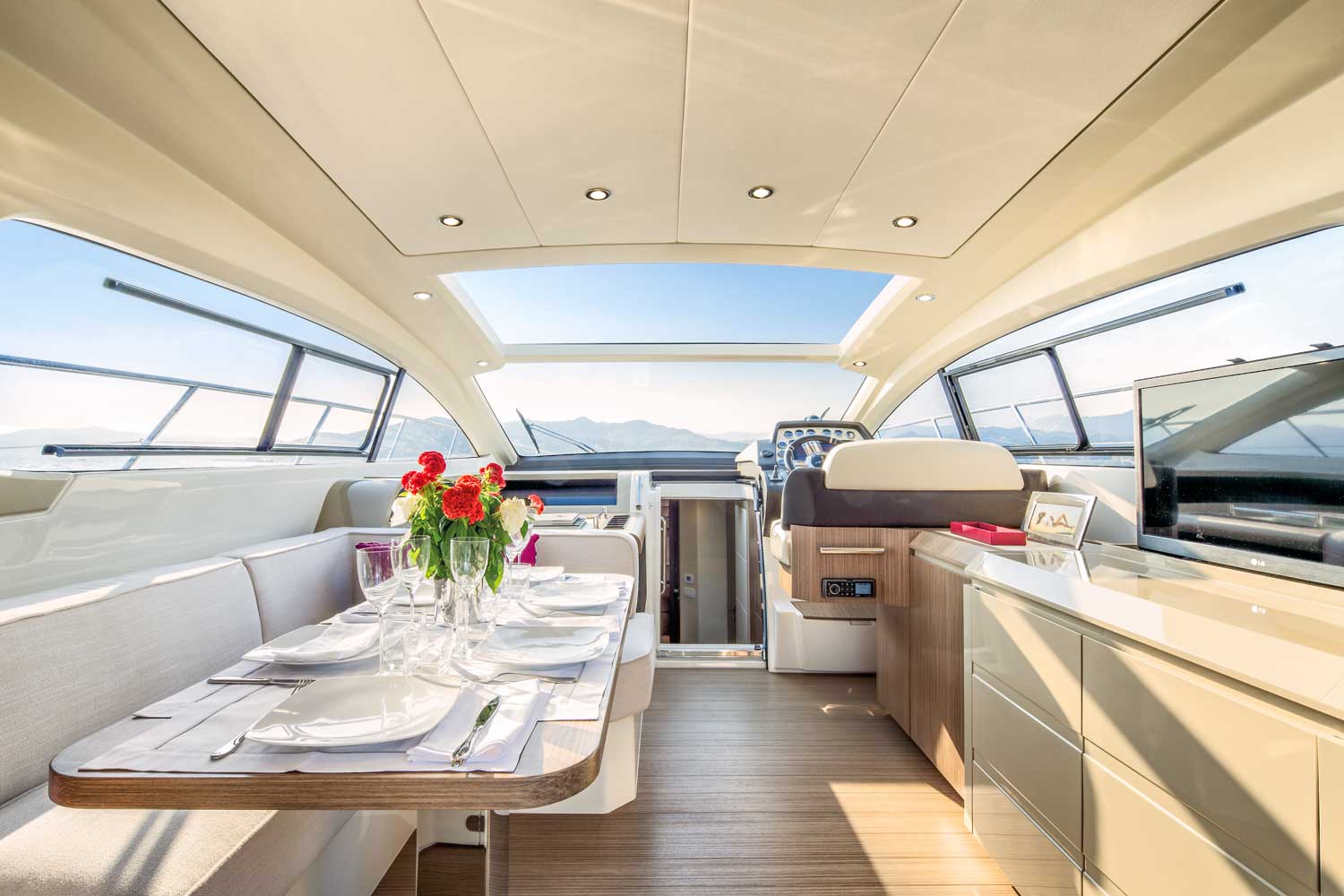 Yacht Charter Azimut Atlantis 50 Coupe