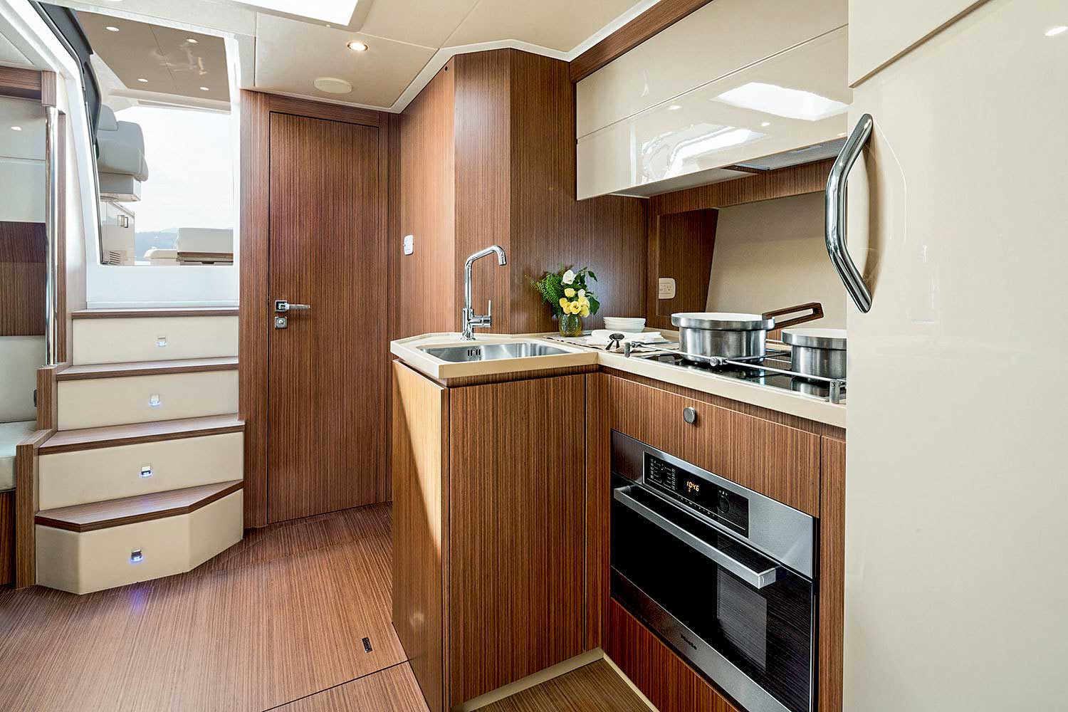 Yacht Charter Azimut Atlantis 50 Coupe