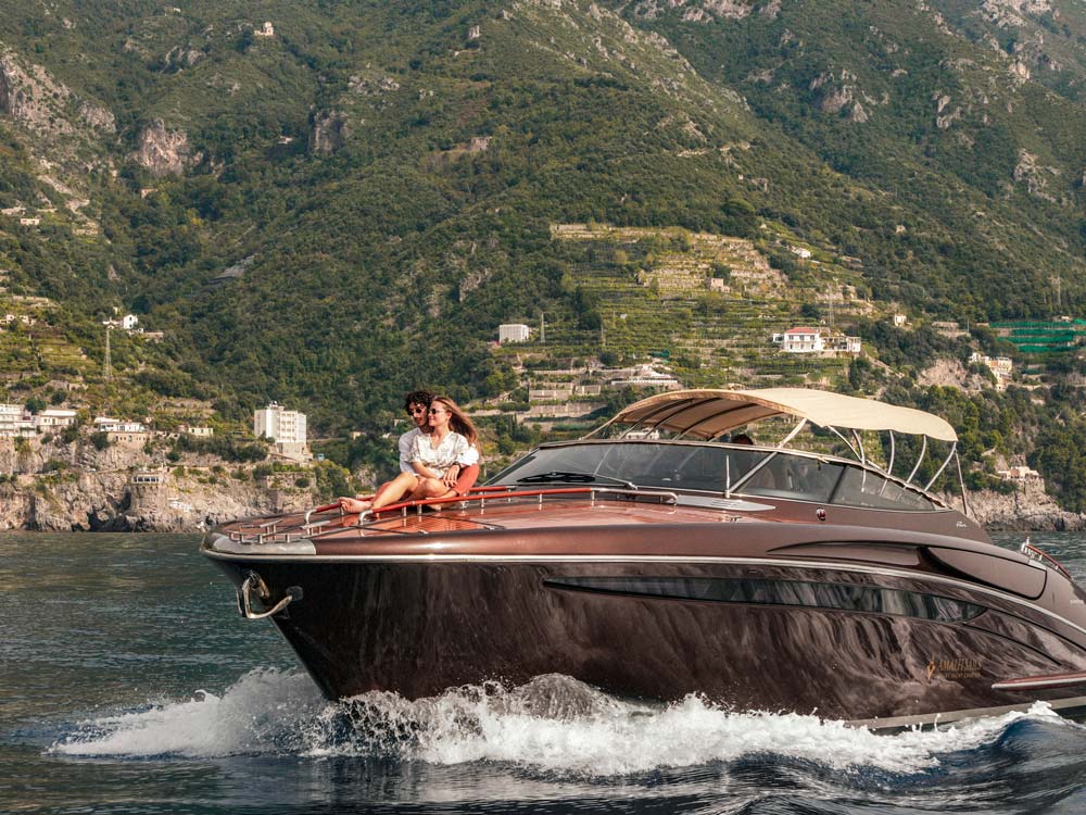 Luxury Yacht Cruise in Naples
